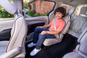 17-31_DRIVEWAY_CARSEAT_00859
